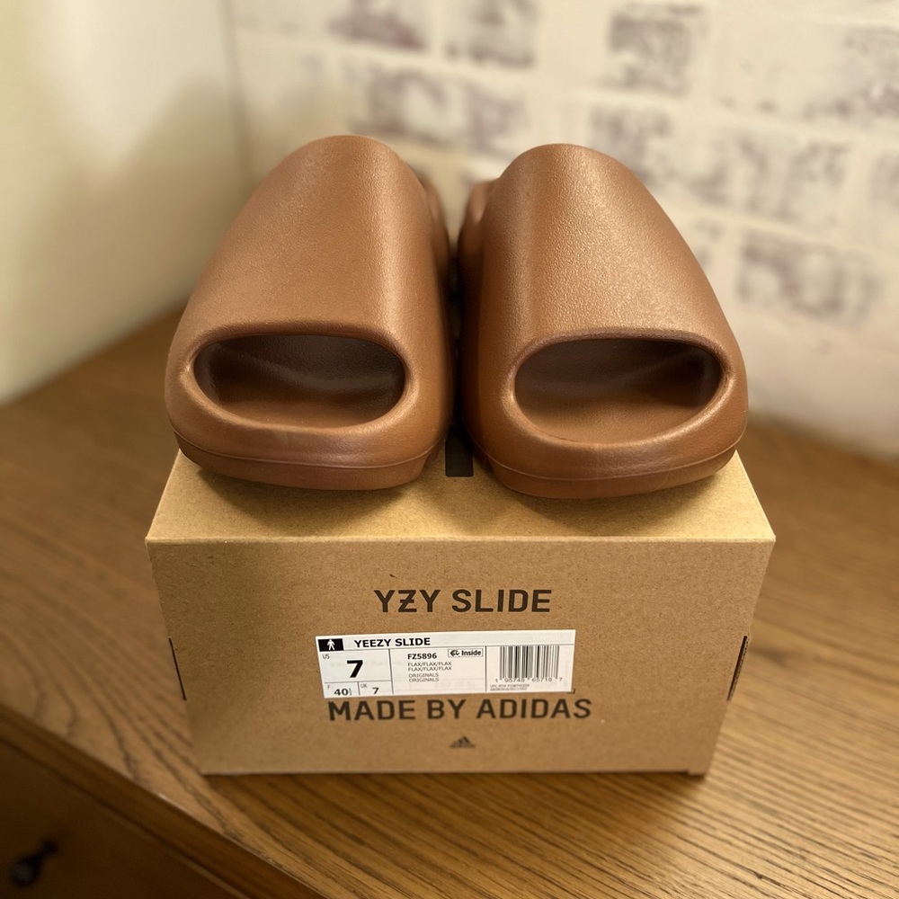 ADIDAS Yeezy slide